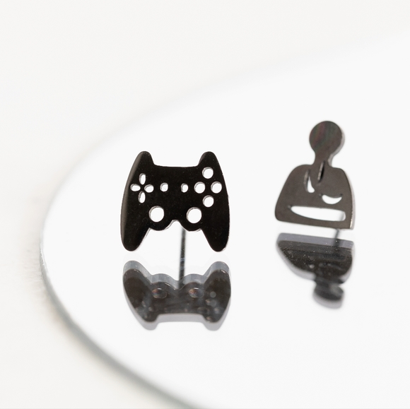 Gamer Earrings (black) - Picture 3 of 5